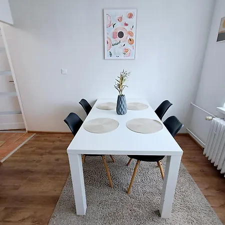 V Tichom Prostredi Blizko Centra * مارتون