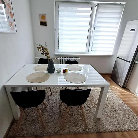 V Tichom Prostredi Blizko Centra * Мартин